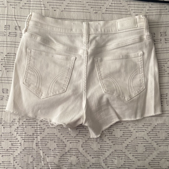 Hollister white denim shorts - Picture 2 of 4